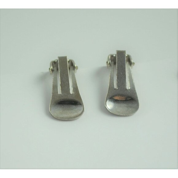 CURVED Purple Rhinestone Vintage  Clip Earrings Silvertone Navettes Chatons - Picture 7 of 8